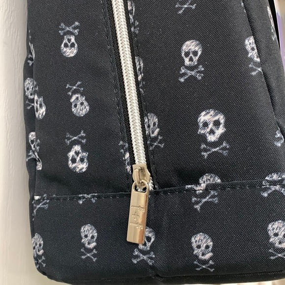 Fit and Fresh Skull Lunch Bag with FREE Containers and Cooler! - Picture 10 of 16